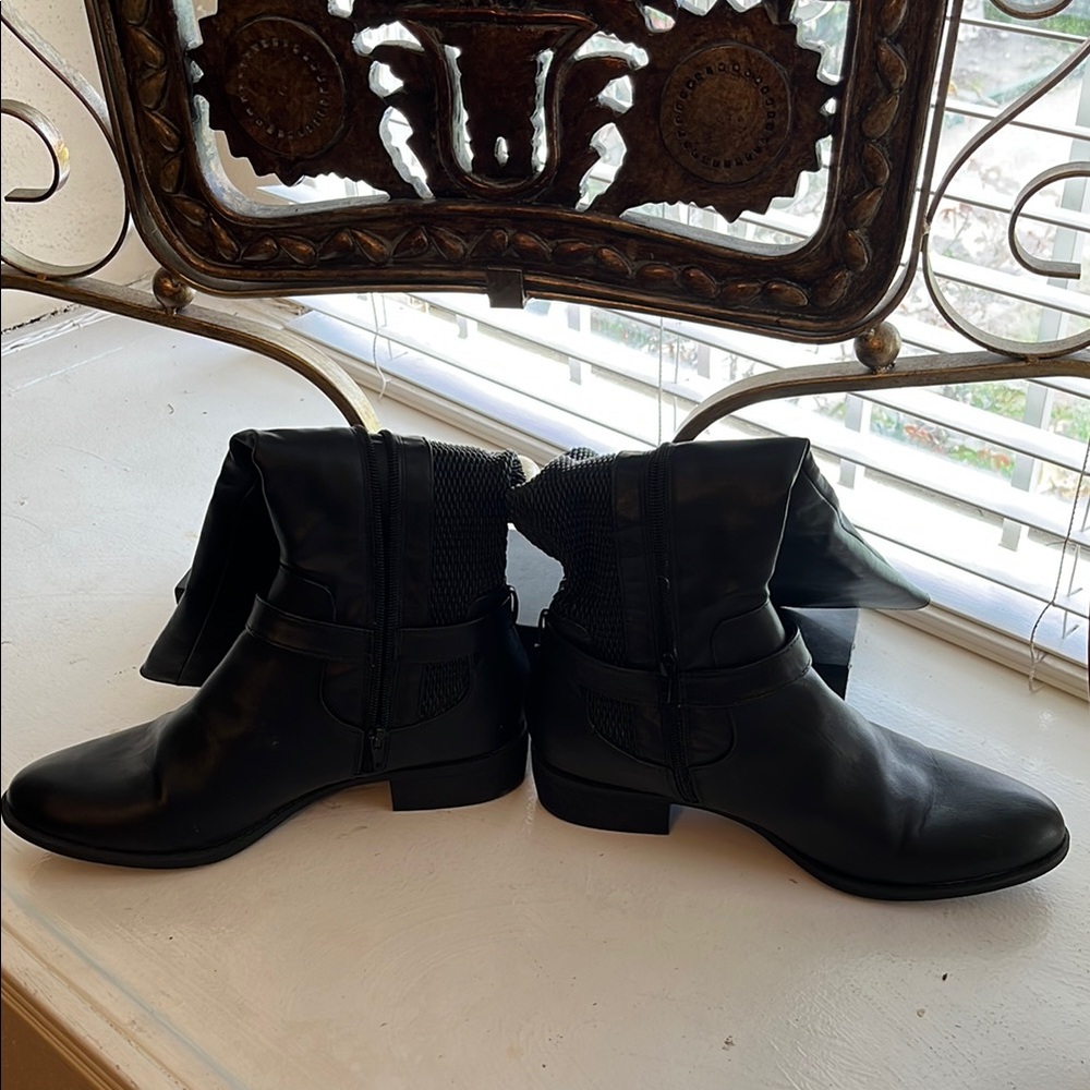Black Women's Knee-High Boots - Picture 3 of 4